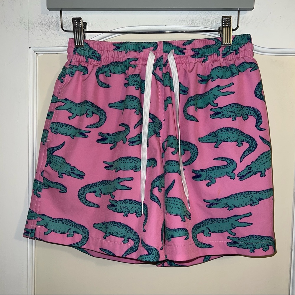 Chubbies Pink Alligator Swim Trunks 5.5 Inch Inseam - Picture 2 of 8